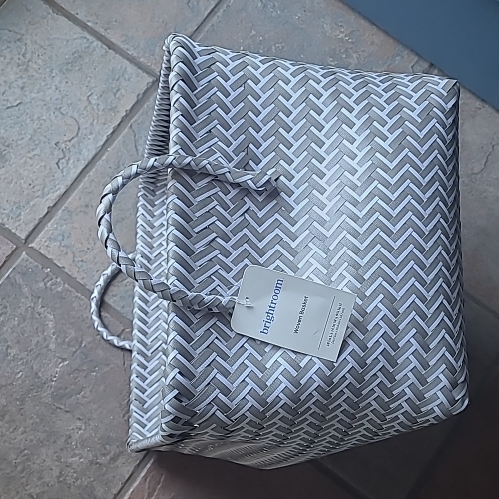 New with tag! Brightroom woven decorative storage basket with handles gray - Picture 4 of 7